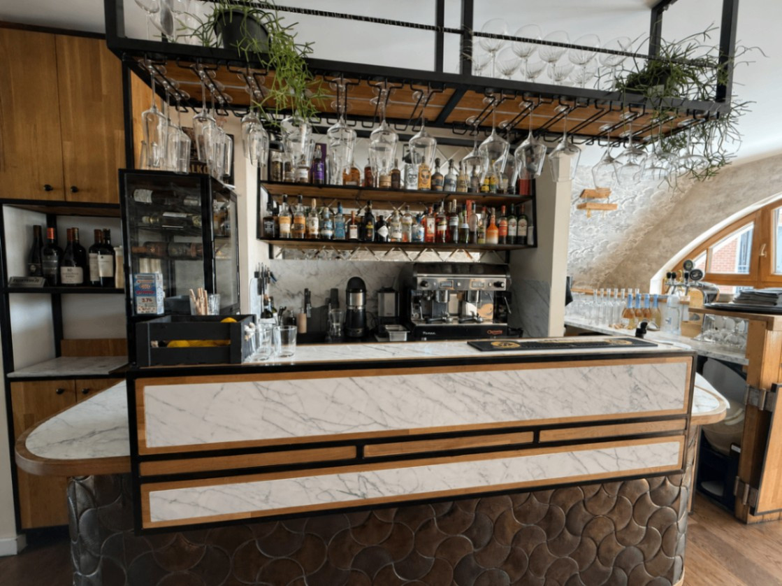 Odstąpienie umowy najmu i przejęcie gotowego biznesu gastronomicznego - Więcej