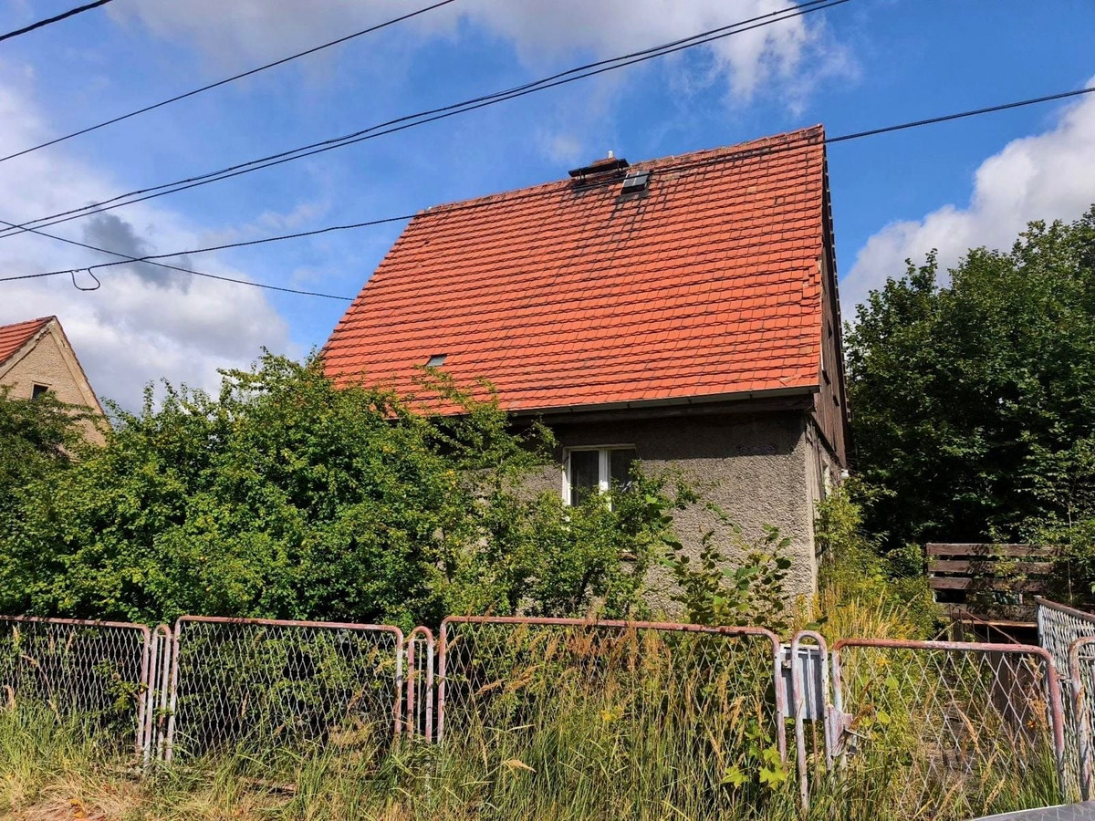 DOM DO KAPITALNEGO REMONTU | 100 m² | DZIAŁKA 900 m² | WAŁBRZYCH, PODGÓRZE