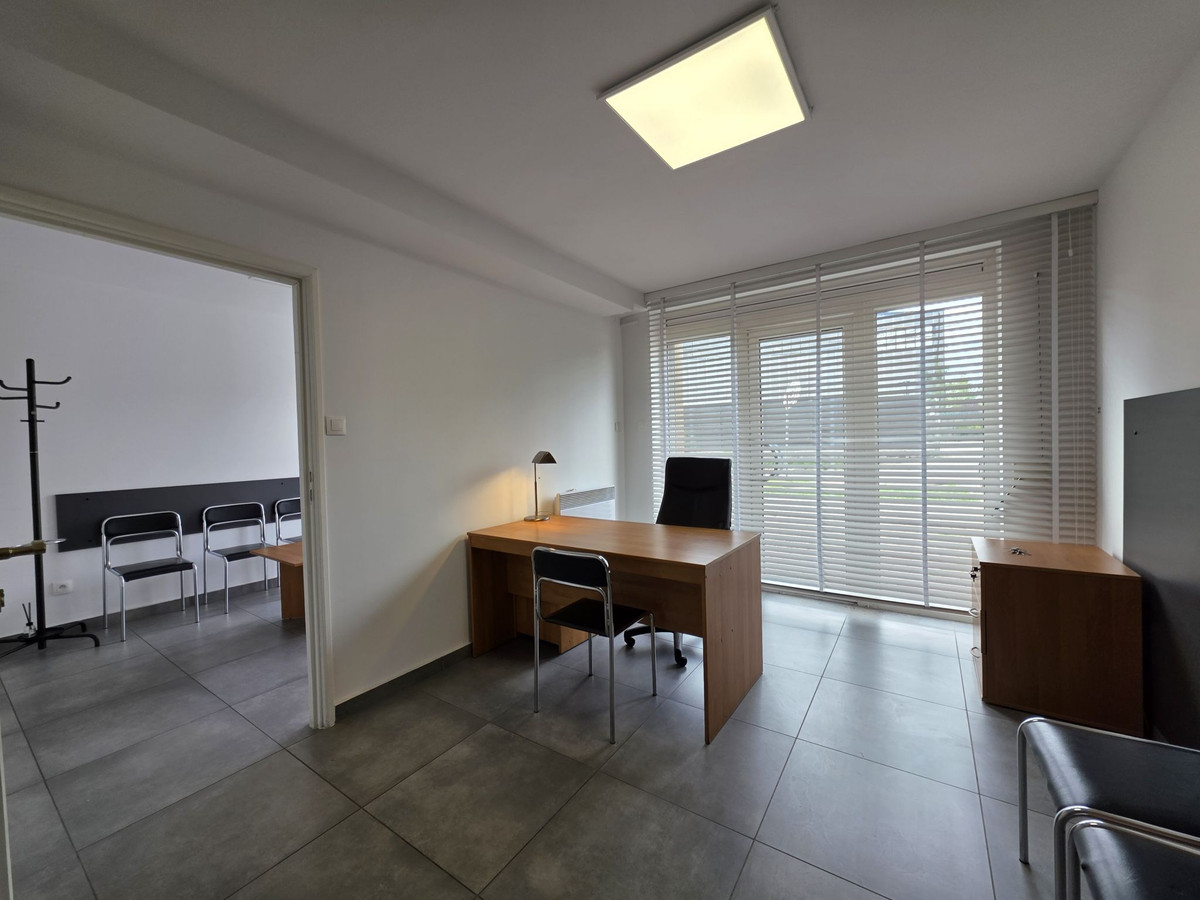 Lokal na parterze z witrynami, 2 pomieszczenia, centrum Dąborwy Górniczej - Widok 3