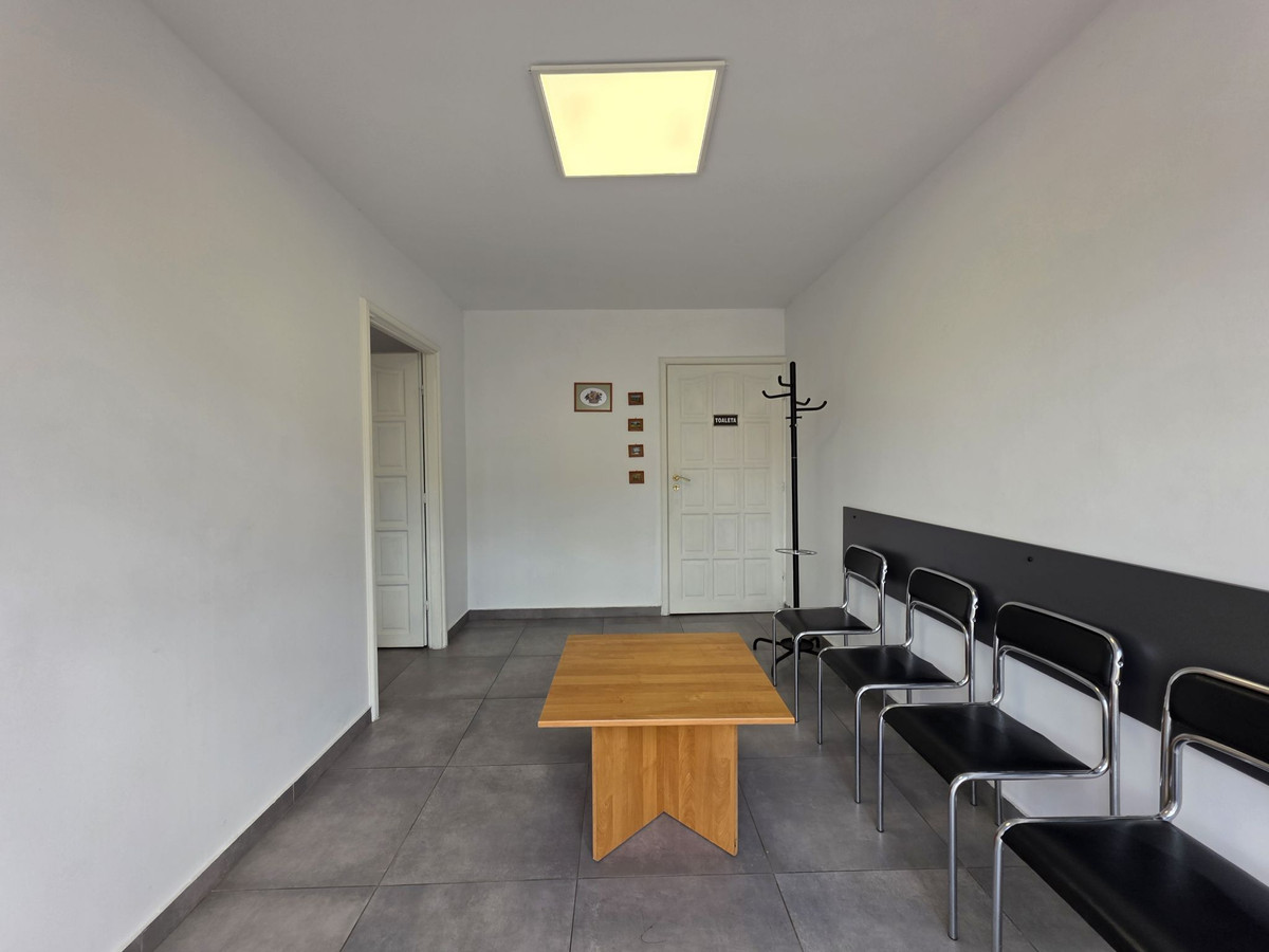 Lokal na parterze z witrynami, 2 pomieszczenia, centrum Dąborwy Górniczej - Więcej