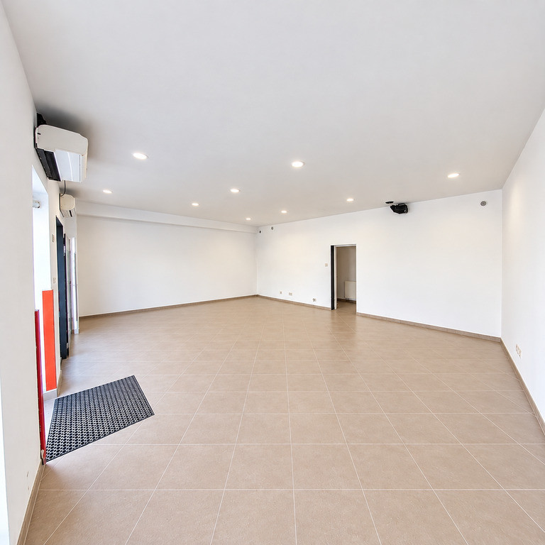 Lokal usługowy 64 m², parter, duża witryna - Widok 3