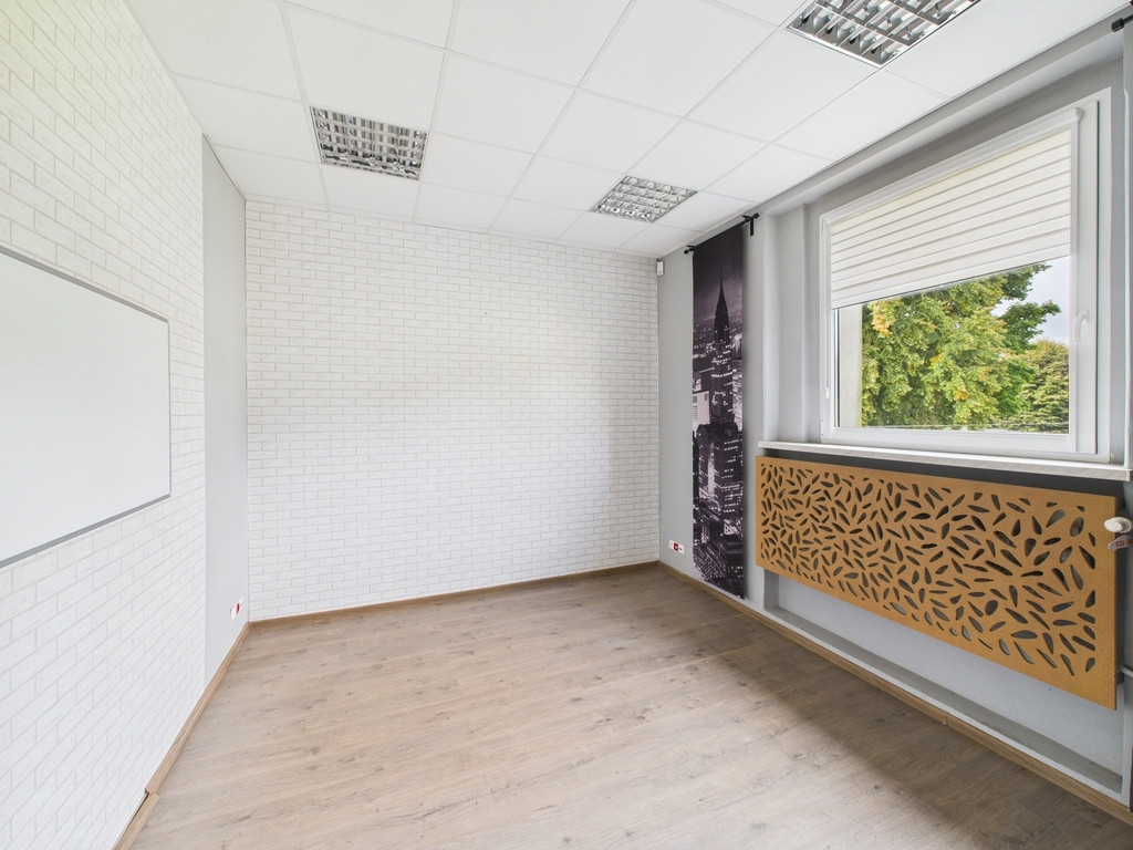 Lokal na wynajem z windą i parkingiem – Rybnik - Więcej
