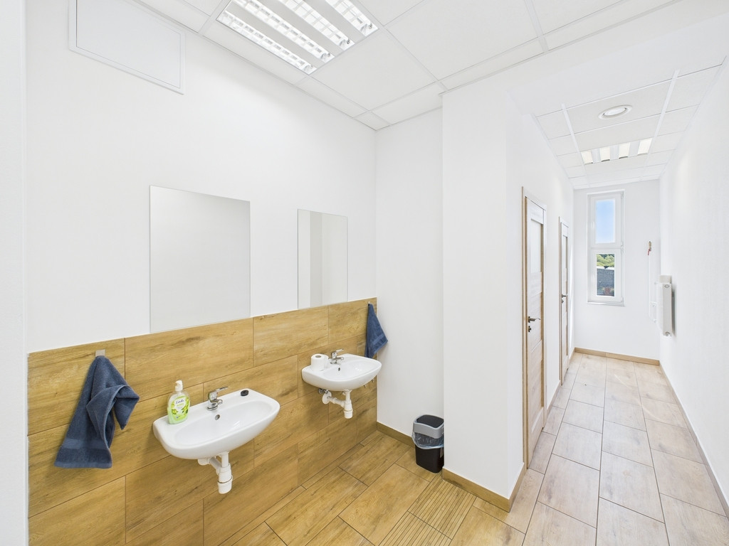Biuro 85,3 m² z windą i parkingiem – Rybnik - Widok 4