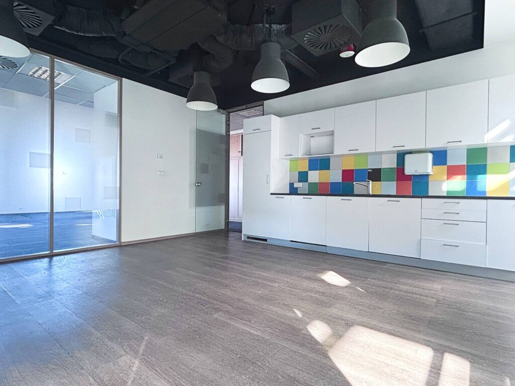 Gotowe biuro na wynajem Warszawa Mokotów | 505 m² | Postępu 15C | Open space - Widok 3
