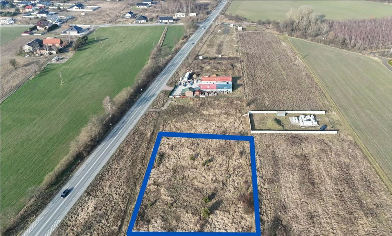 Działka pod zabudowę mieszkaniową i usługową - Widok 2