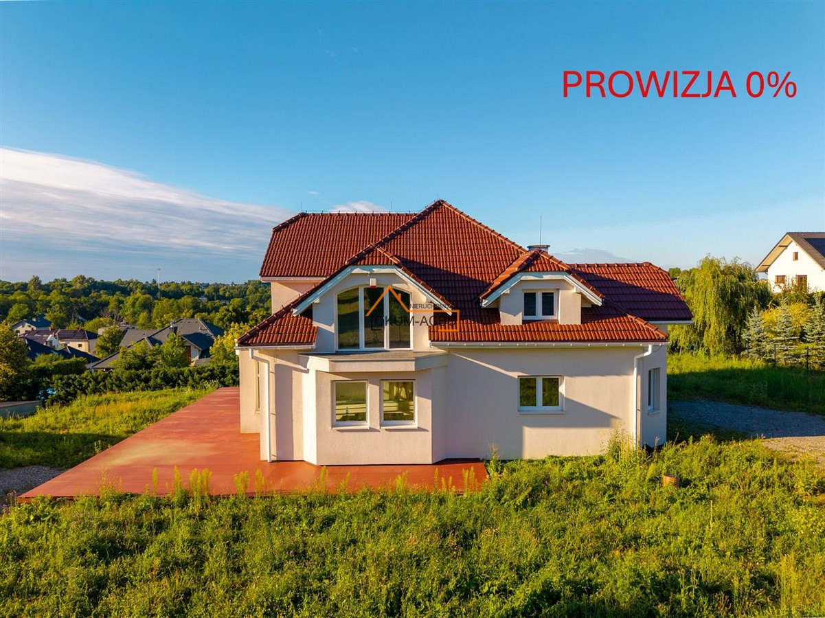Dom w świetnej lokalizacji. Duża działka