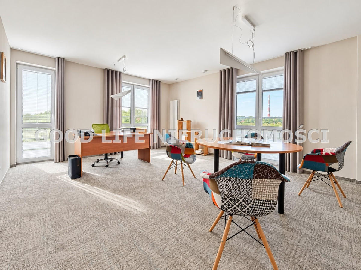 Obiekt biurowo-magazynowy 868 m², duży parking - Widok 2