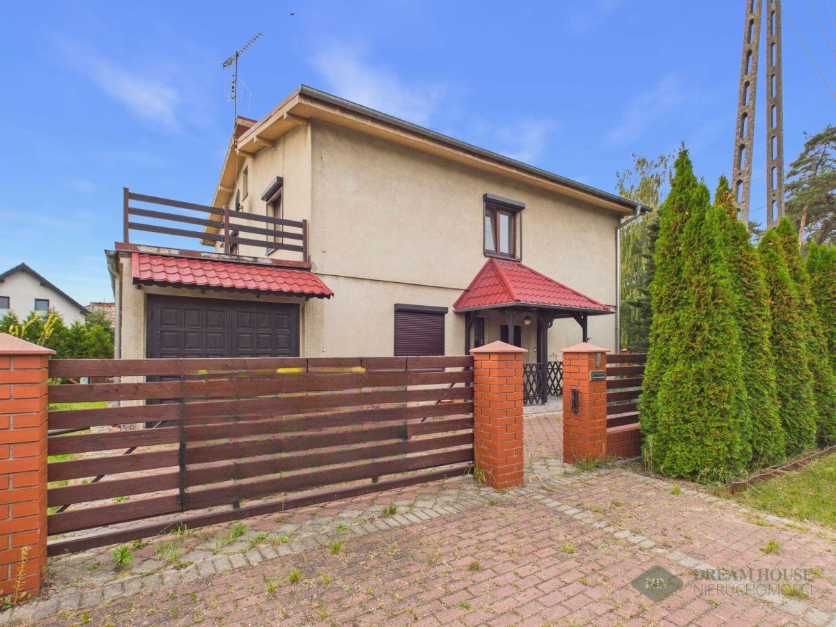 Будинок, 236 m², ділянка 695 m²