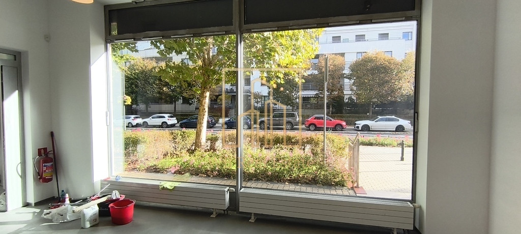 przestronny lokal duże witryny - Widok 4