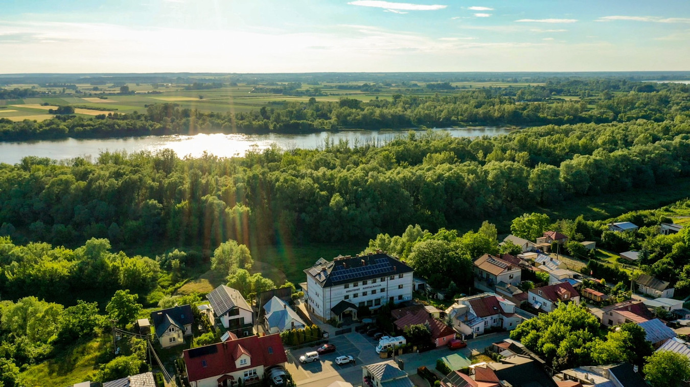 Hotel Bursztyn nad Wisłą – 1400 m², 18 pokoi, potencjał inwestycyjny - Więcej