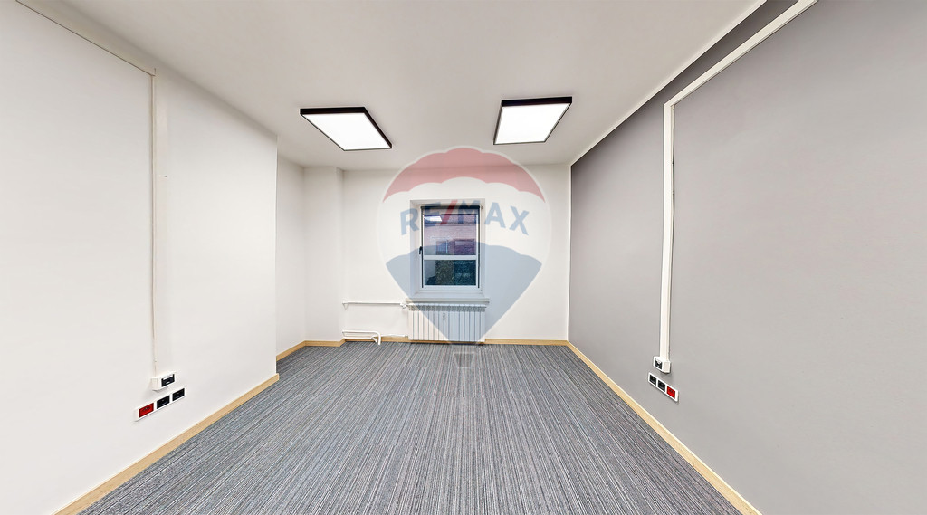 Lokal biurowy 15,86 m2 na parterze biurowca