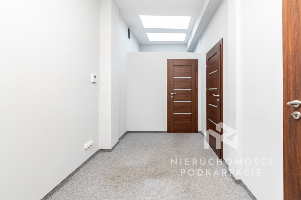 Biuro 42 m² w centrum Rzeszowa | 2 pokoje+zaplecze - More