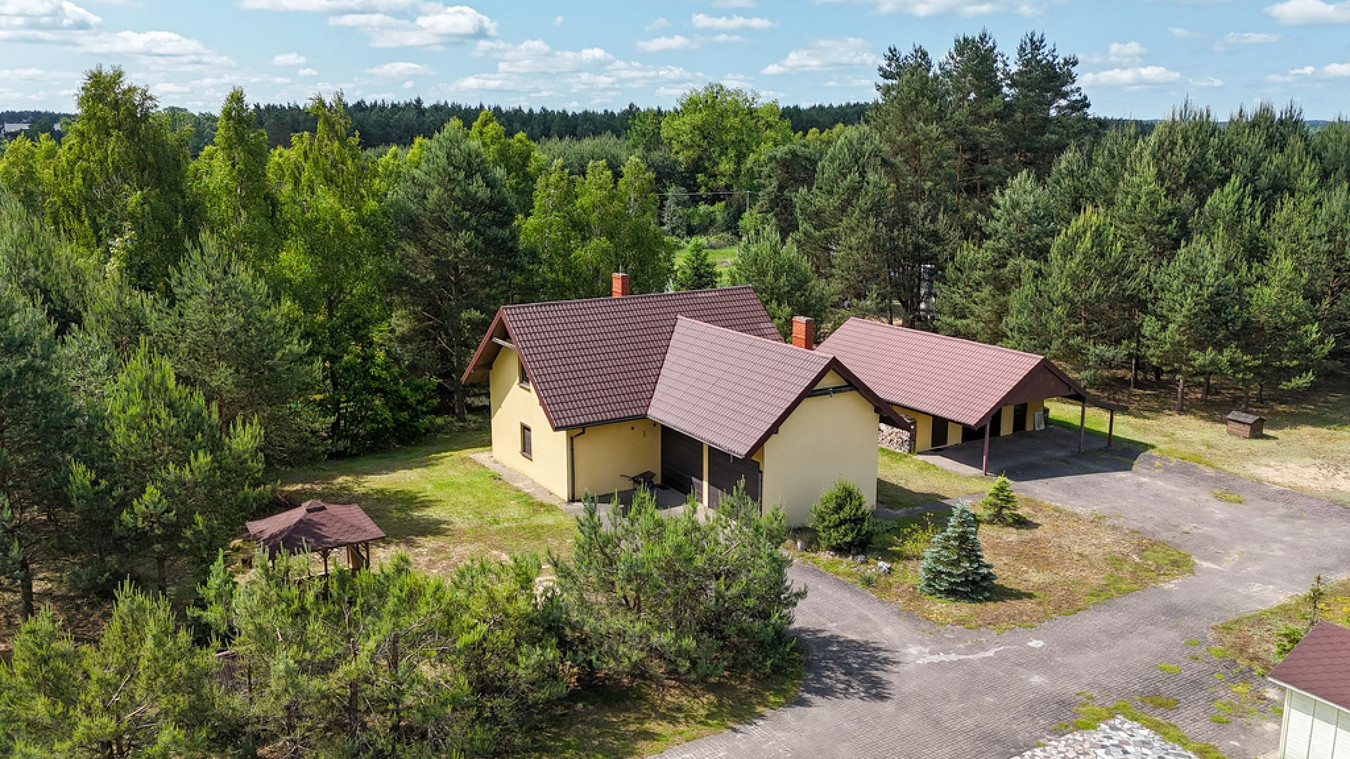 Kuća, 174 m², zemljište 7438 m²