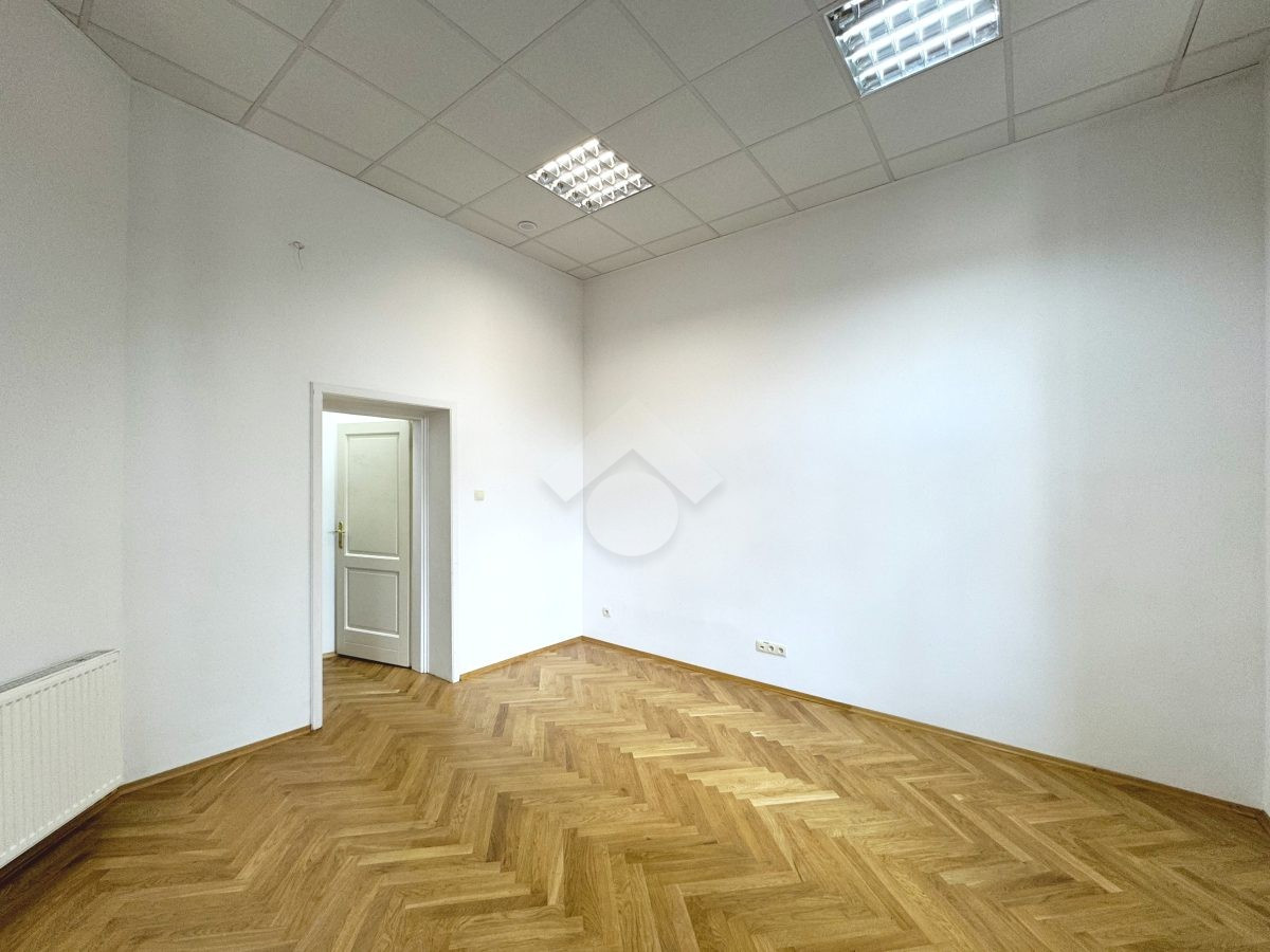 6-pokojowy lokal biurowy z balkonem - ul. Karmelicka - Widok 4