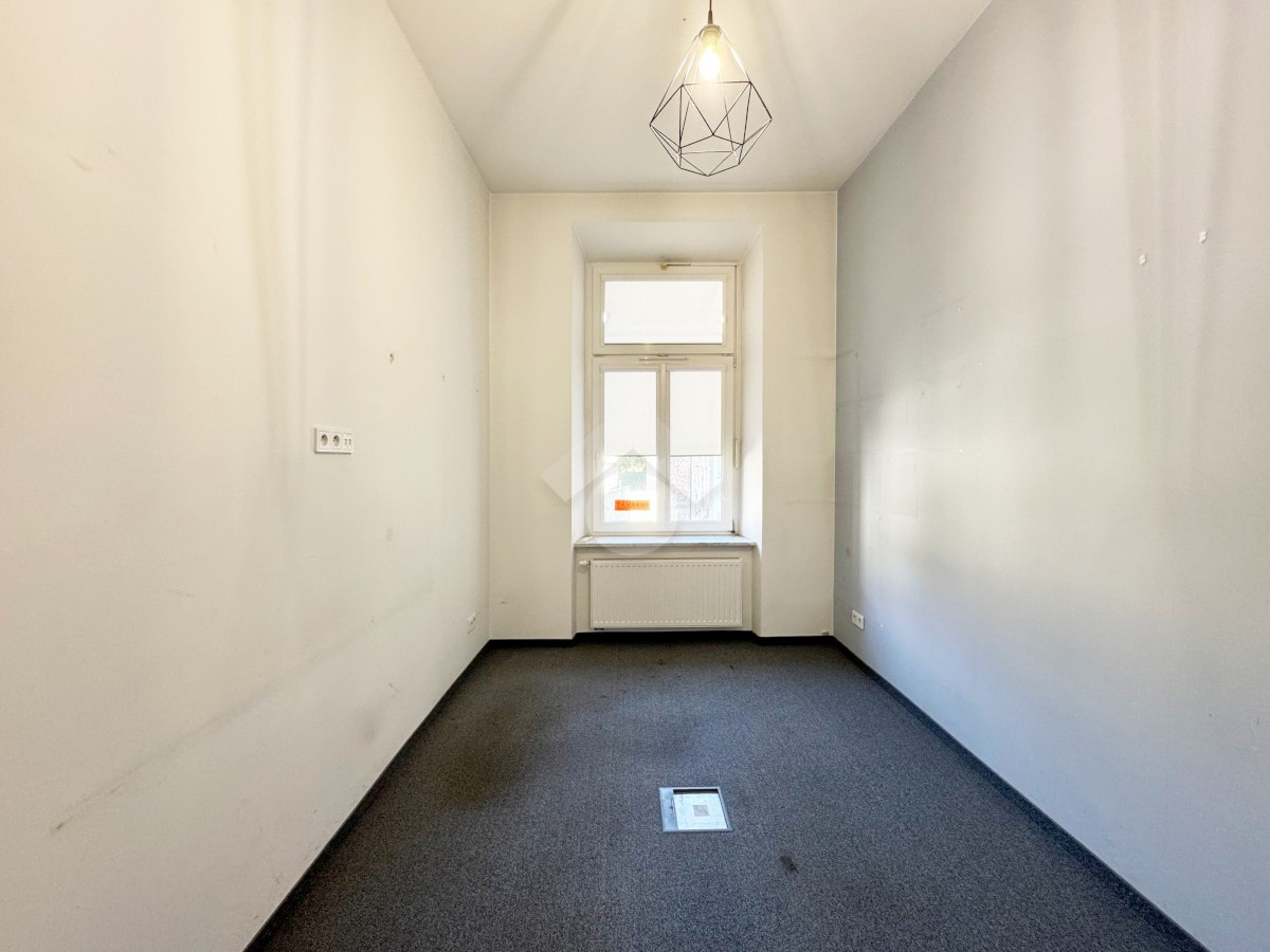 3-pokojowy lokal biurowy w centrum - ul. Szlak - Więcej