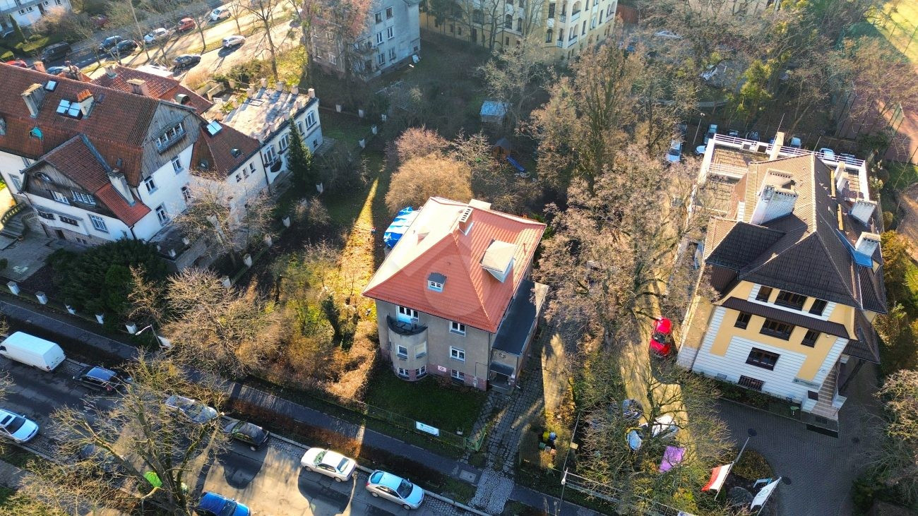 Willa, ul. Jastrzębia: działka 1643 m², , 4 poziomy, garaż, ogrzewanie miejskie