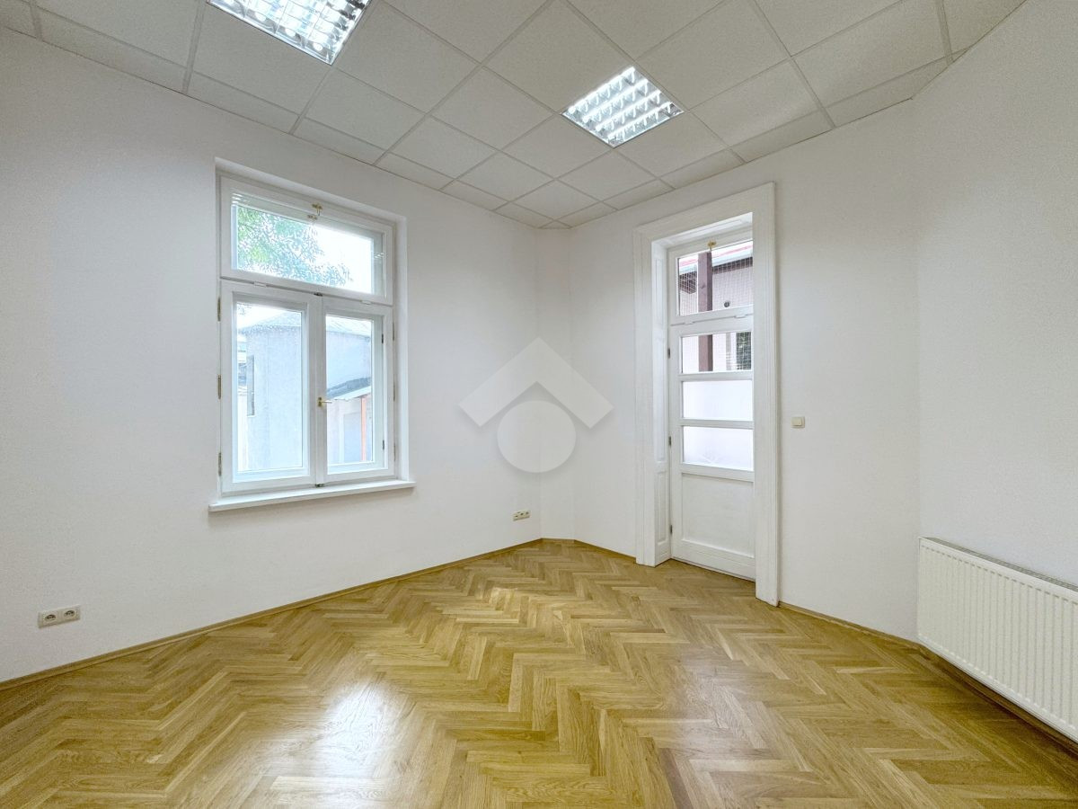6-pokojowy lokal biurowy z balkonem - ul. Karmelicka - Widok 3