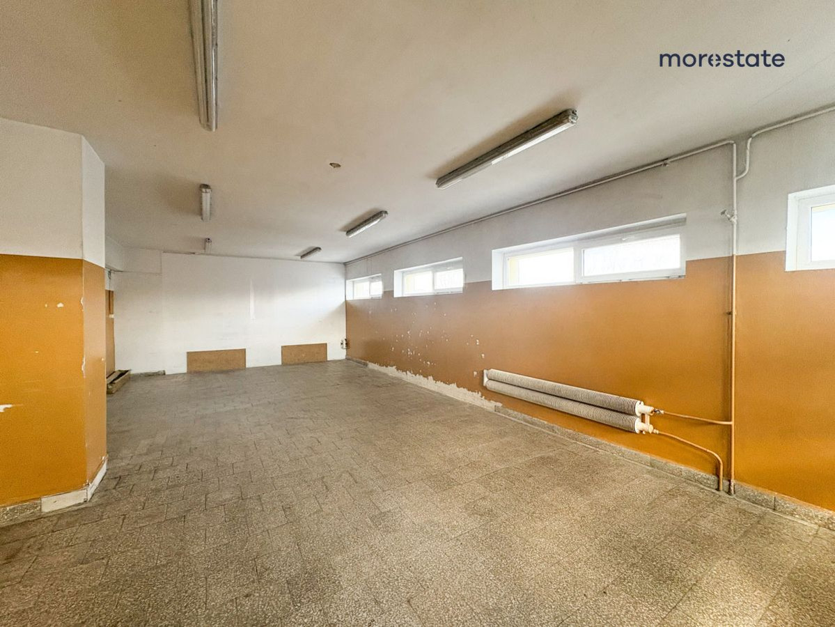 hala/magazyn 62m2 na Bieńczycach z windą tow