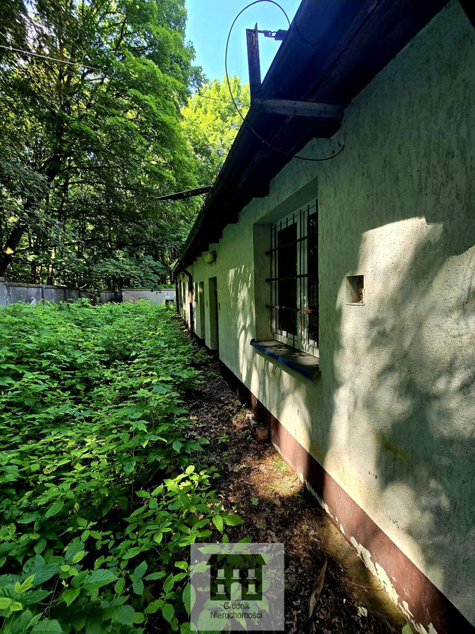 bezpośrednio sprzedam budynek użytkowy z kilkoma garażami - Widok 4