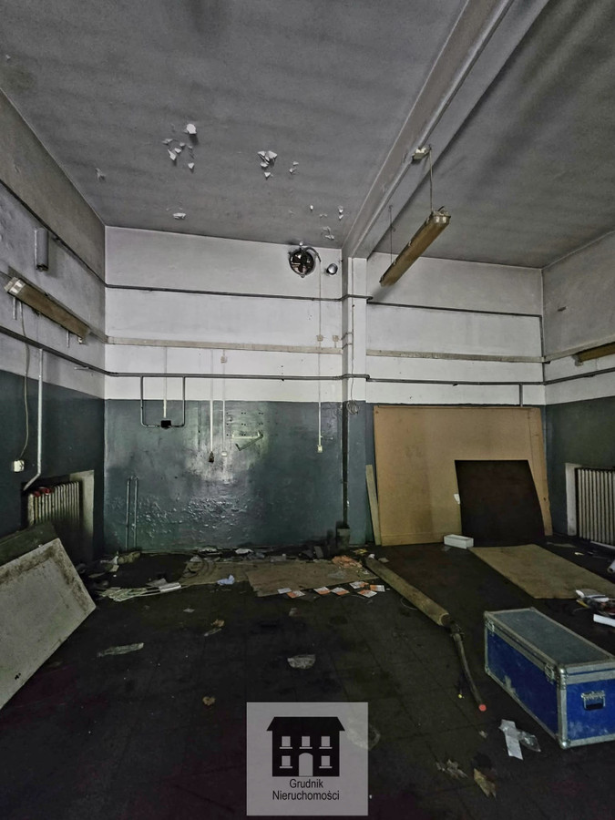 bezpośrednio sprzedam budynek użytkowy z kilkoma garażami - Widok 3
