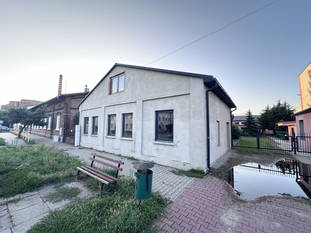 Budynek do wykończenia w centrum Leśmierza - Widok 2