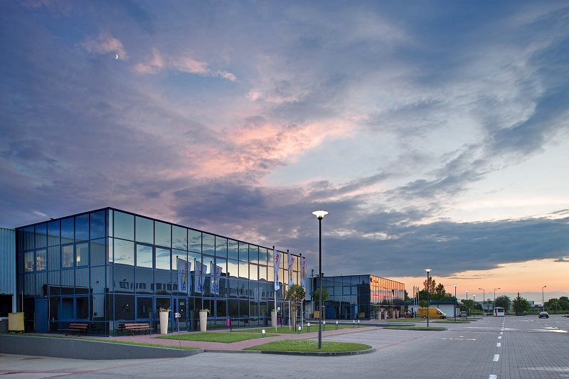 Bezpośrednio -biuro 360 m² -ul Muszkieterów Okęcie - Widok 4