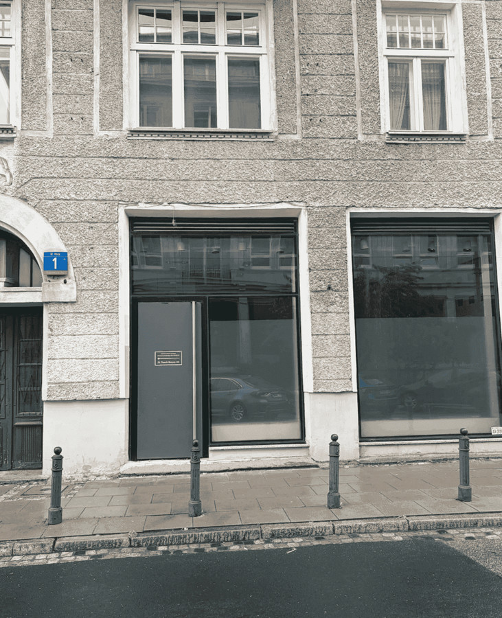 Lokal handlowy z dużymi witrynami - Pl. Trzech Krzyży - Widok 2