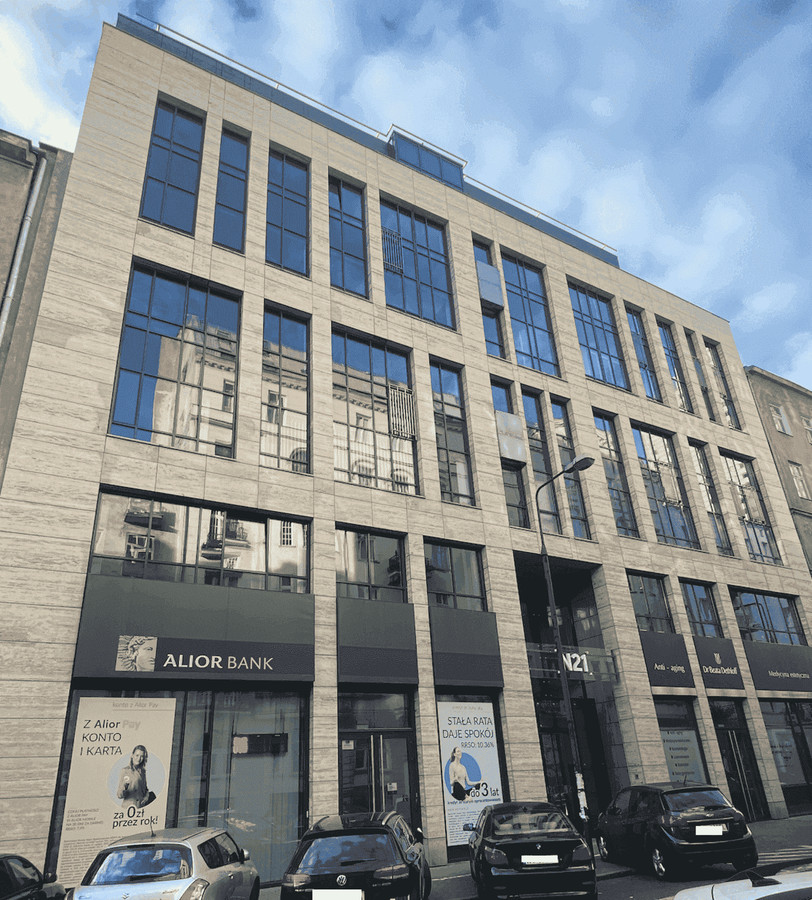Kameralny biurowiec w pobliżu Metro Centrum - Więcej