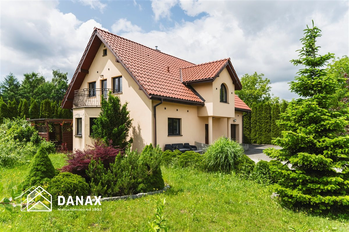 Dom wolnostojący na działce o pow. 1655m2 Zastów