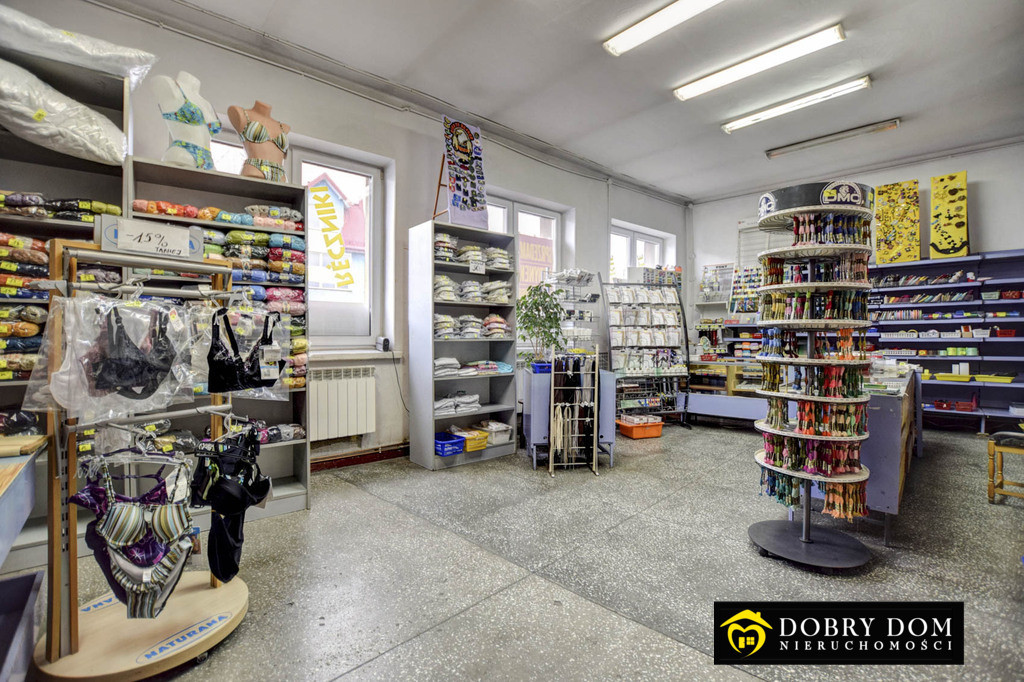 Budynek 300m² z witrynami - Więcej