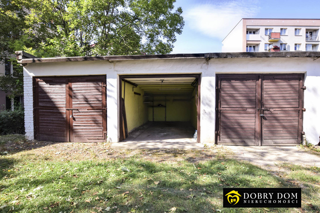 Garaż murowany 18 m² z prądem – na sprzedaż - Widok 2