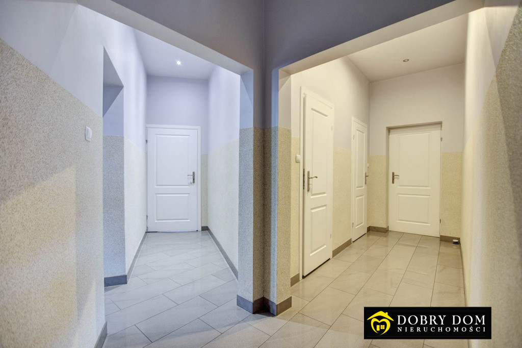 Budynek 300m² z witrynami - Widok 4