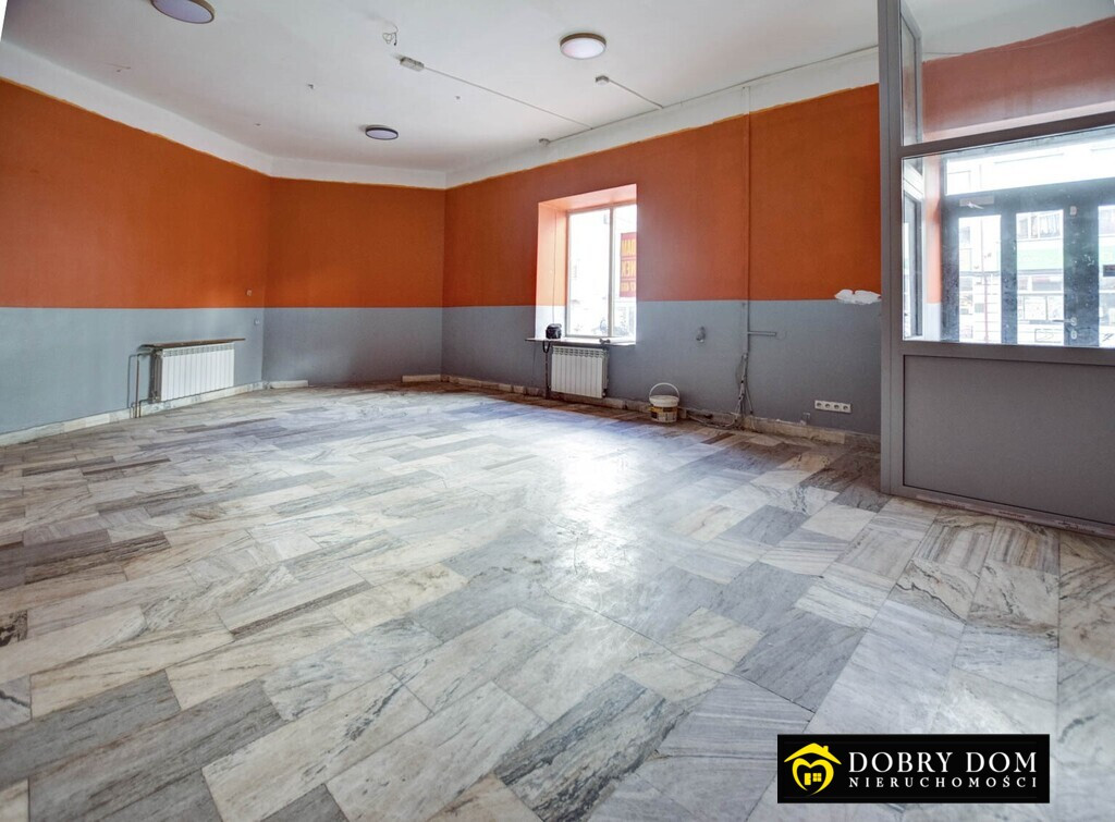 Budynek 300m² z witrynami - Widok 2