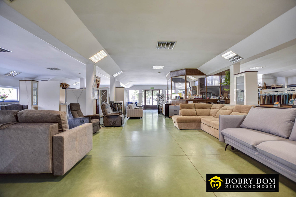 Budynek Usługowo-Handlowy 1 329 m² - Więcej