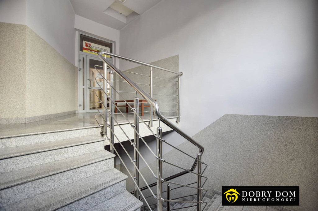 Budynek 300m² z witrynami - Widok 3