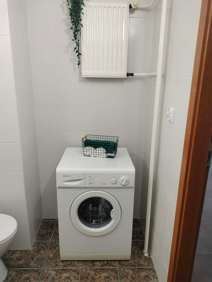 Komfortowa kawalerka z balkonem, I piętro - Więcej