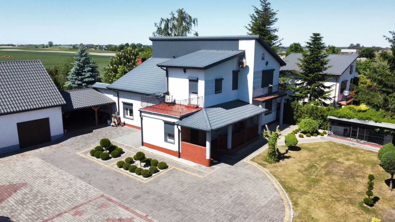 Shtëpi, 190 m², tokë 28529 m²