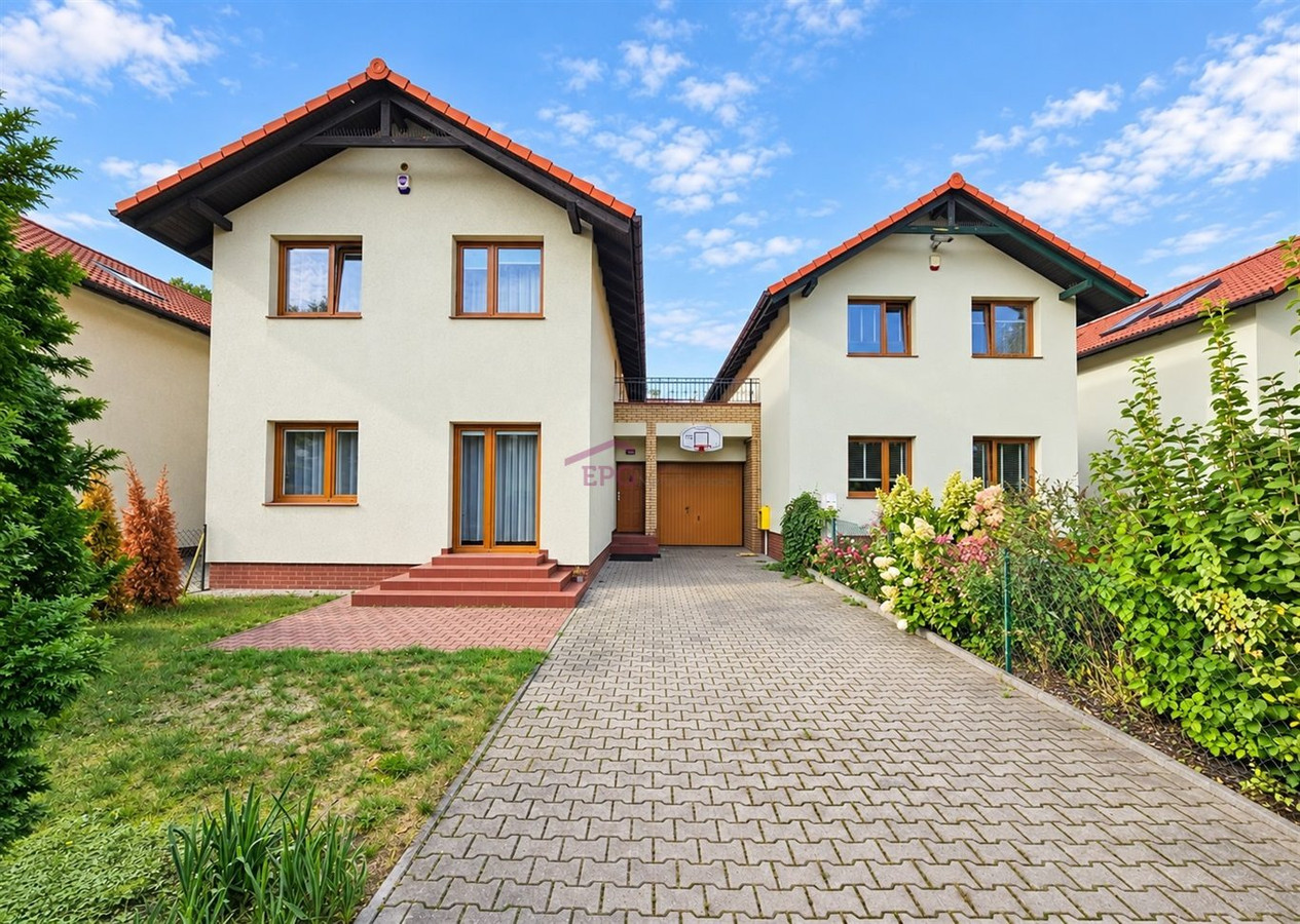 Dom 135 ², 4 sypialnie, garaż, ogród 322 m²