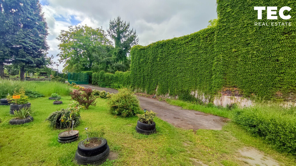 Budynek, dwa mieszkania, dwa garaże - Ruda Śląska