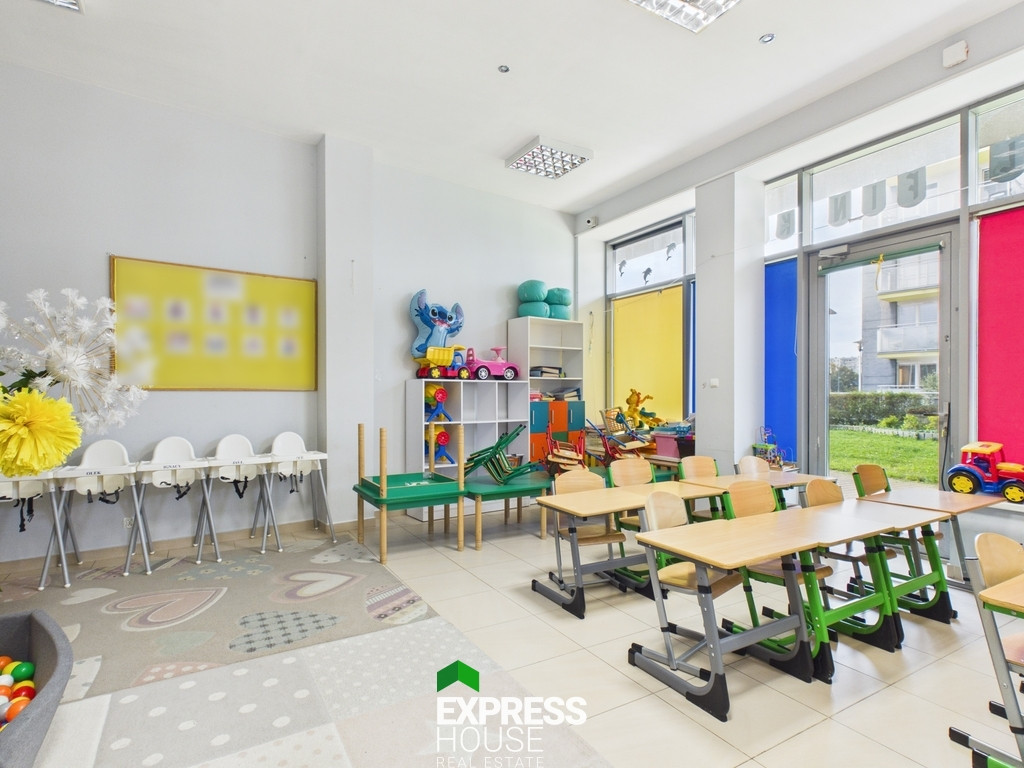 Lokal z witryną 57,61m2 z możliwością połączenia z drugim lokalem