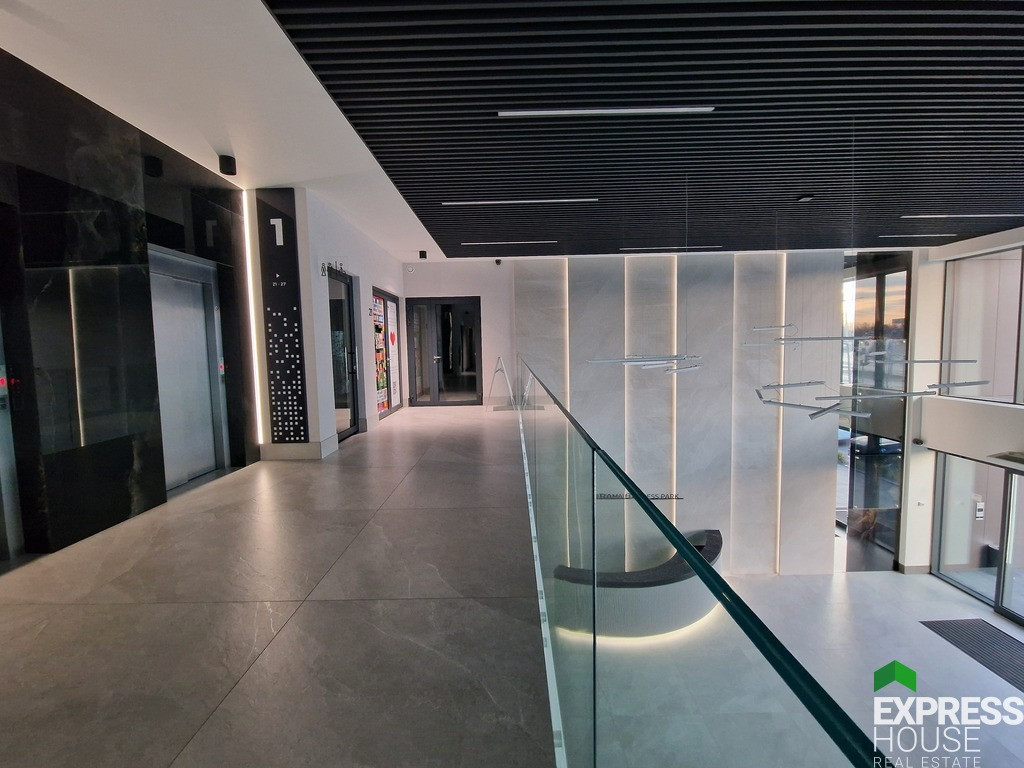 Nowoczesne biuro na sprzedaż | 128 m² | parking | - Więcej