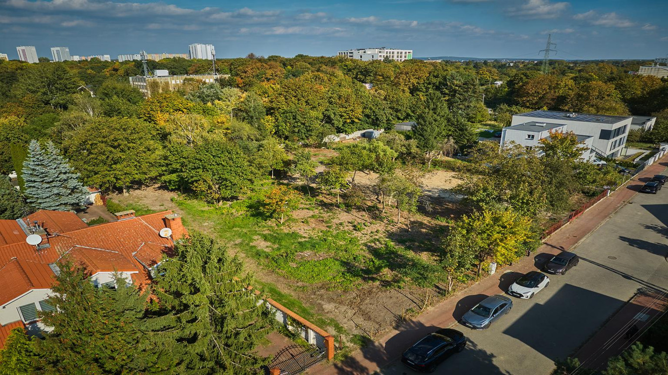 Działka budowlana – 8 lokali – 200 m od CH Plaza