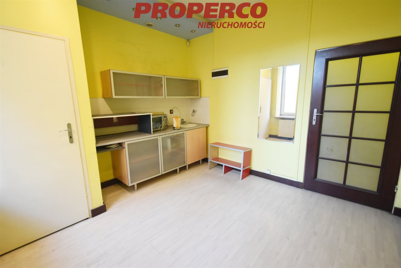 Lokal handlowo-usługowy, parter 70 m², Centrum - Więcej