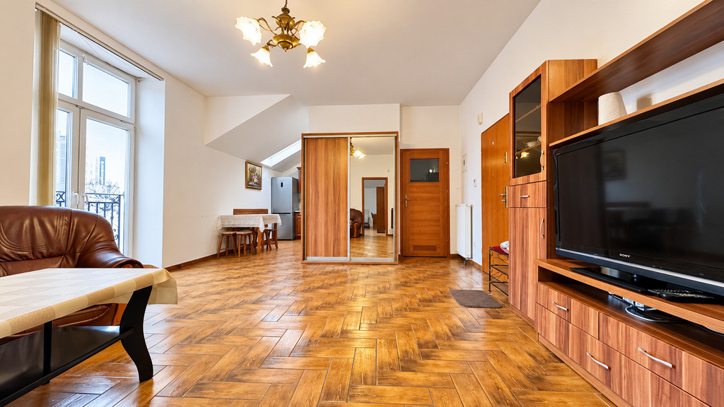 72 m2 - Przestronne mieszkanie w centrum miasta - Pl. Wolności