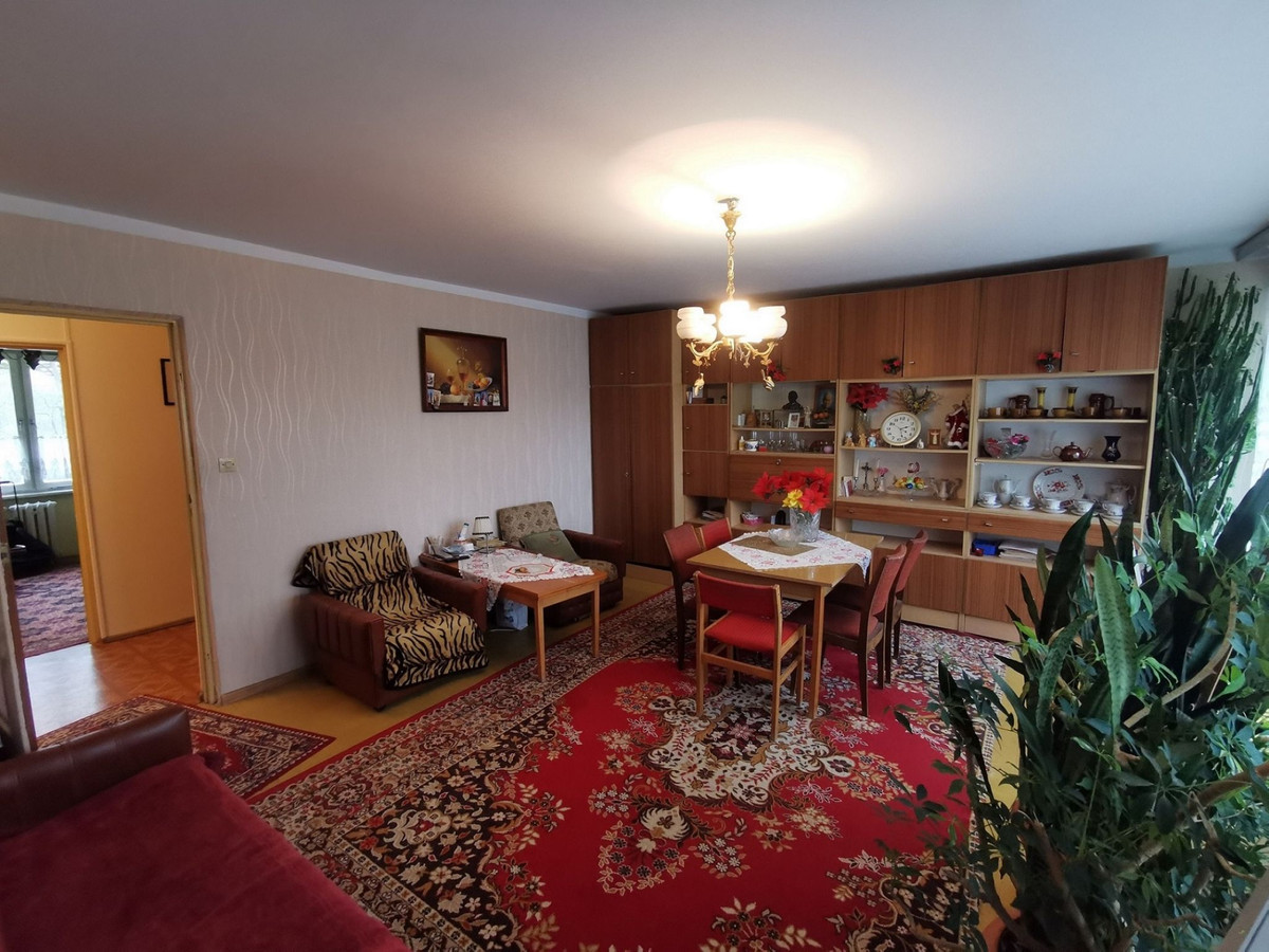 Mieszkanie 4-pok., I piętro, 2 piwnice- Złotów (centrum) - Widok 4