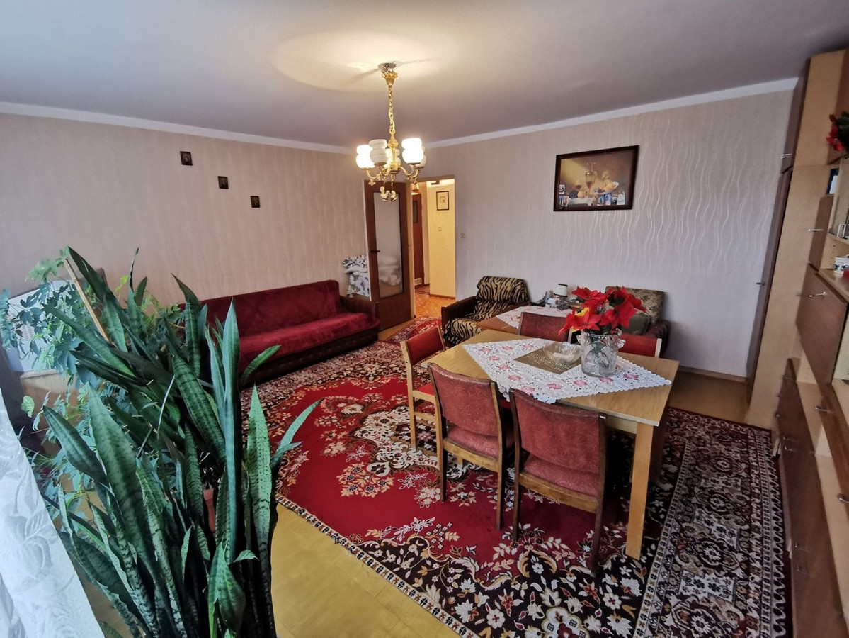 Mieszkanie 4-pok., I piętro, 2 piwnice- Złotów (centrum) - Widok 3