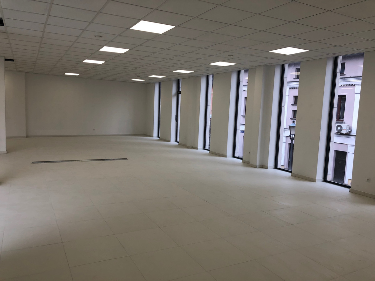 Lokal 330 m² w centrum Wadowic na wynajem - Widok 2