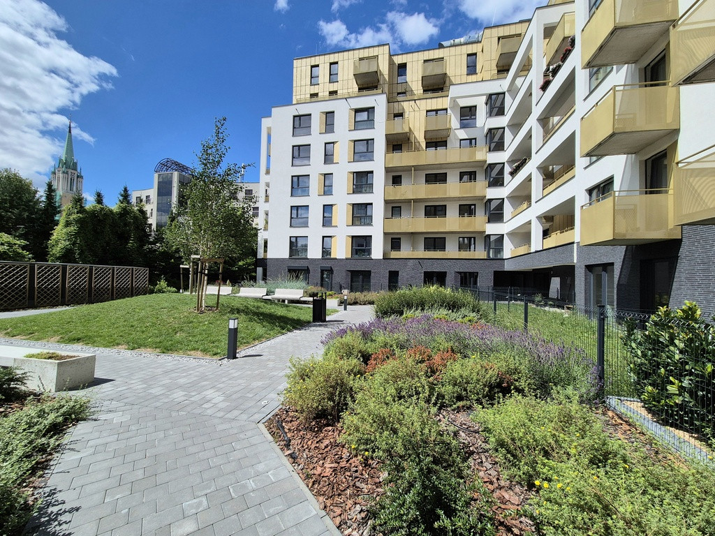 Miasto na wyciągnięcie ręki. Spokój na co dzień - Widok 2