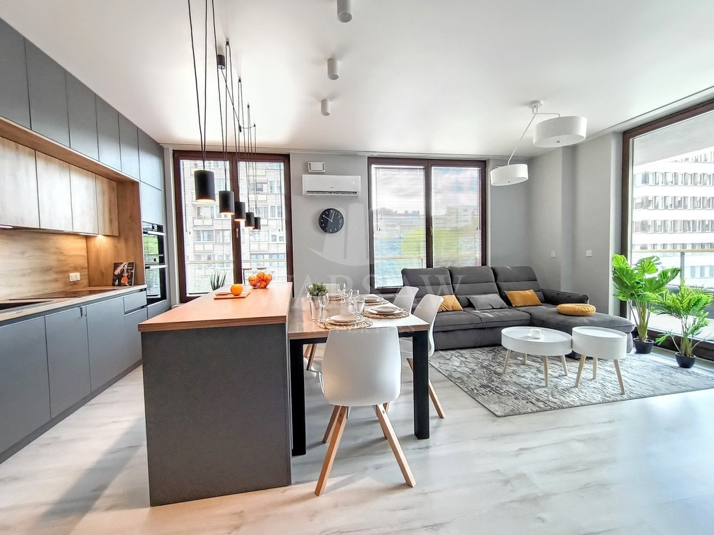 CENTRUM: klimatyzowany 3 pokojowy apartament