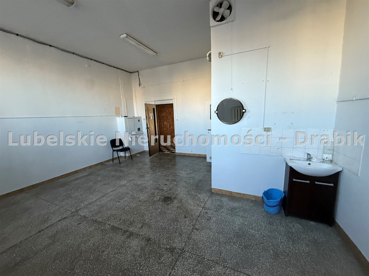 Lokal handel-usługi 111 m² - osiedle duży ruch - Więcej
